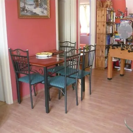 Apartment Schones In Mit Terrasse, Grill Und Garten