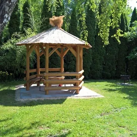 Schones In Mit Terrasse, Grill Und Garten Balatonfenyves