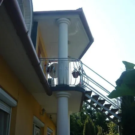 Apartment Schones In Mit Terrasse, Grill Und Garten